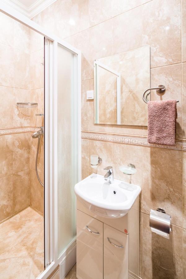Romari Лесі Українки Apartment Lviv Bagian luar foto
